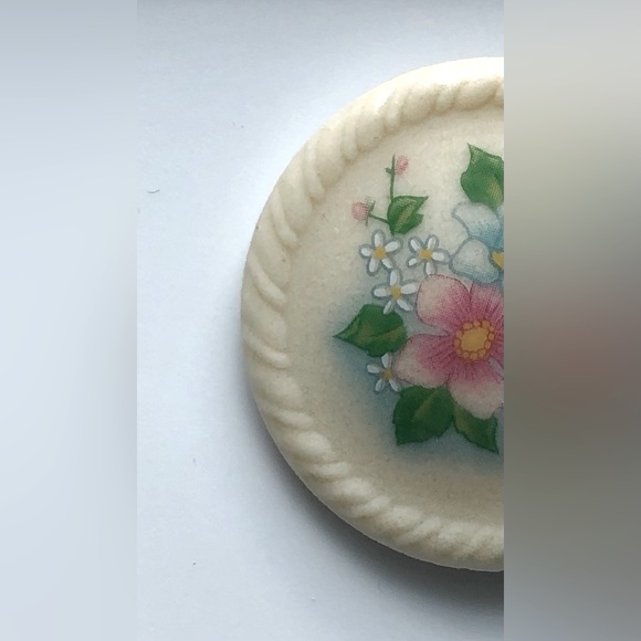 🎉❤️Avon “Floral Bouquet” Brooch - Picture 2 of 6